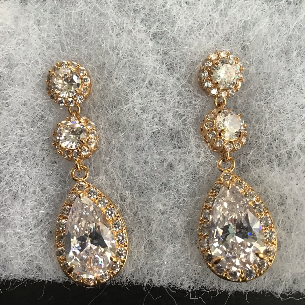 NWT Bridal/formal CZ with gold earrings.